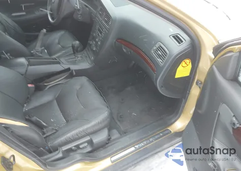 2001 Volvo S60 2.4T z USA, uszkodzony, nr VIN YV1RS58D712019070